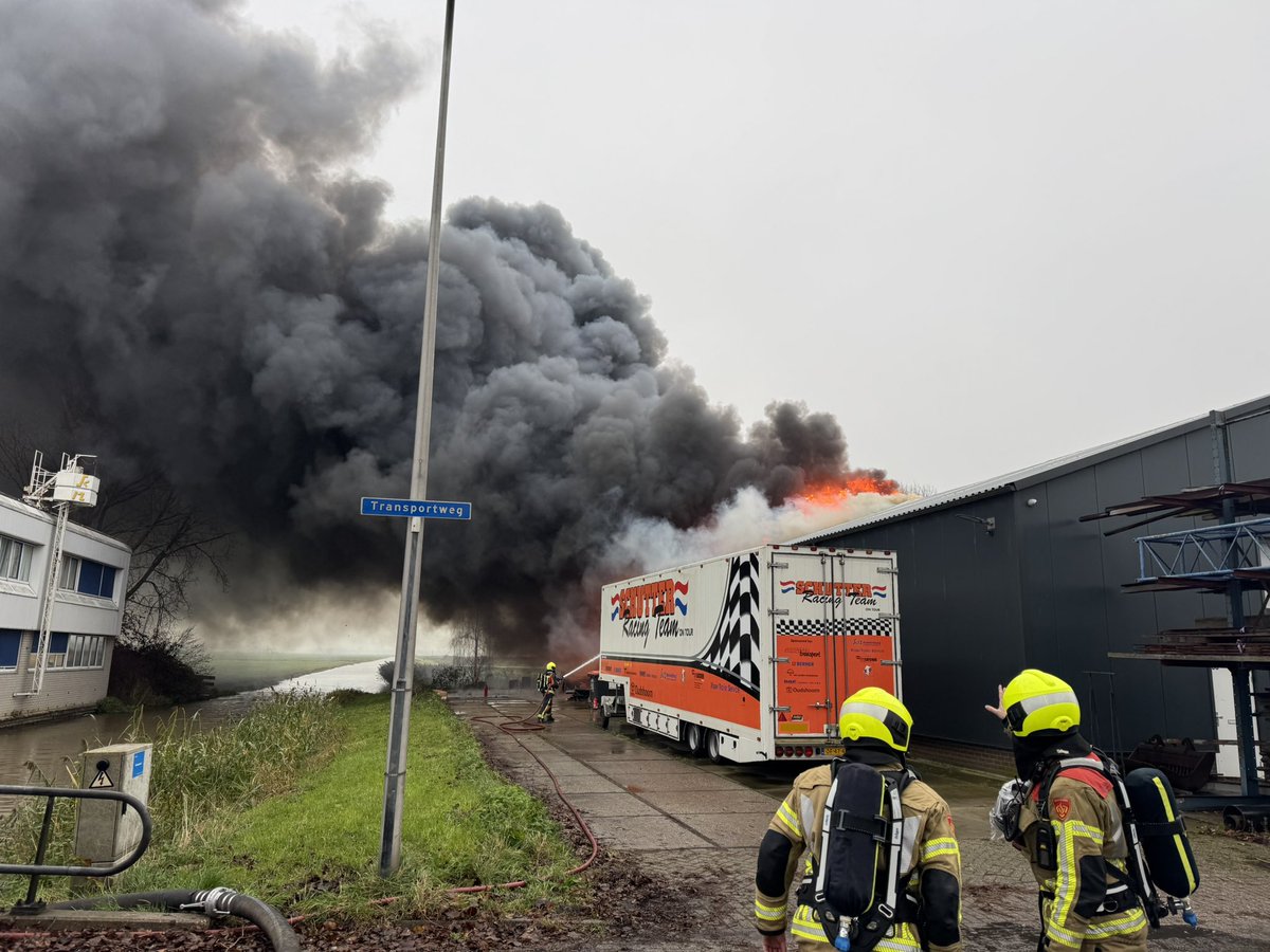 Zeer grote brand op Transportweg in Nieuwkoop