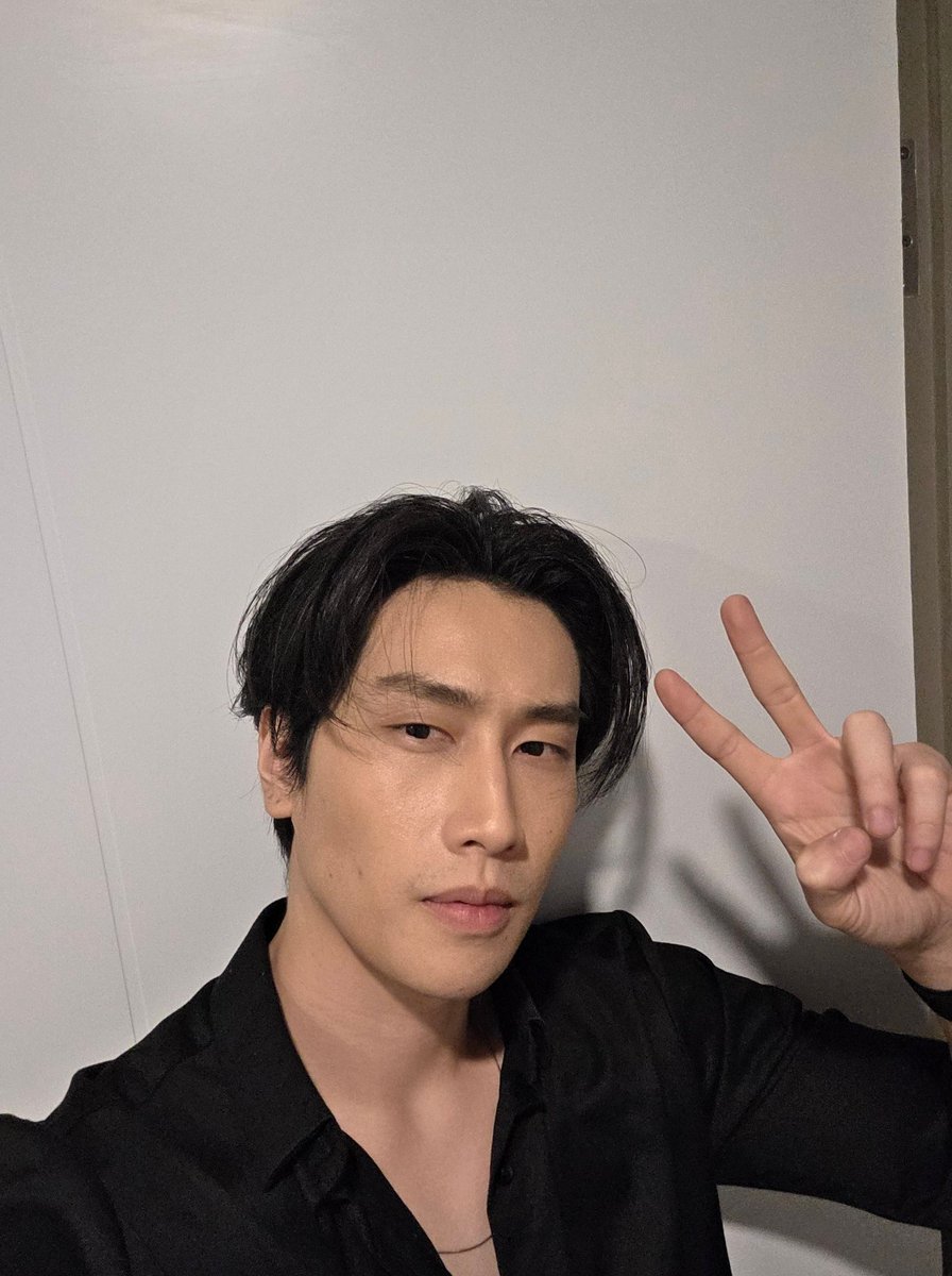 biblesumett's tweet image. Thank you all for coming to see me! น่าจะหายคิดถึงกันแล้วเนาะ 😉 Thank you for the energy today, I hope we can keep this energy until the New year love you all 🖤
#LevisBlueTabxBible