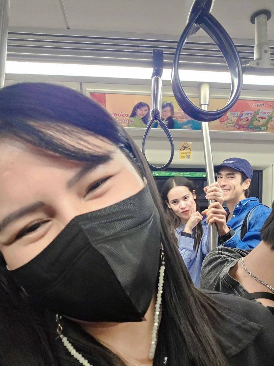 beauamis1's tweet image. แฟนเขาเราเขิน😍 ใจเต้นรัวๆ5555 ไม่คิดไม่ฝันว่าจะเจอ ณเดชน์ ญาญ่าตัวจริงสวยหล่อมากกกกกก #แอบถ่ายยังไงให้เขารู้ตัว🥰 #ฟินนนนนเกิ้นนนน😊
#ณเดชน์ #ญาญ่า
facebook.com/share/p/189WgE…