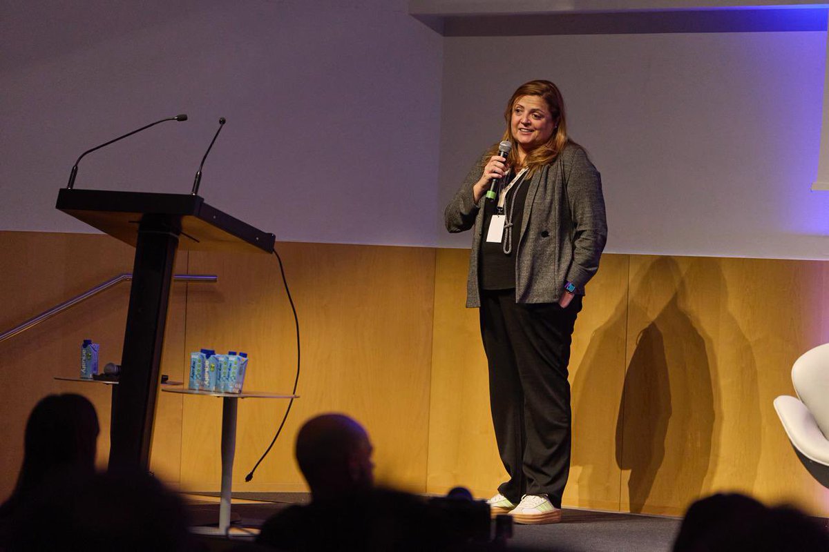 plainconcepts's tweet image. ¡Última sesión de la mañana en el #STechDay2025bcn! 💥

En la mesa redonda moderada por Laura Barranco, Orlando Vergara y María Carmen Fernández Tallón comparten cómo están integrando la #IA en sus procesos, las oportunidades que están impulsando y los retos que afrontan. 💡