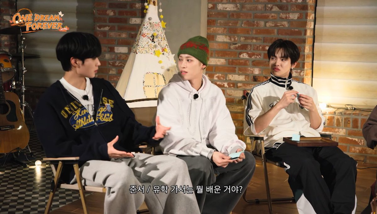 hishoercrux's tweet image. not both leo and junseo asking questions to arno 😭😭 they’re really never beating the husbandz/leohaoseo/haorem/hao sandwich agenda lmao