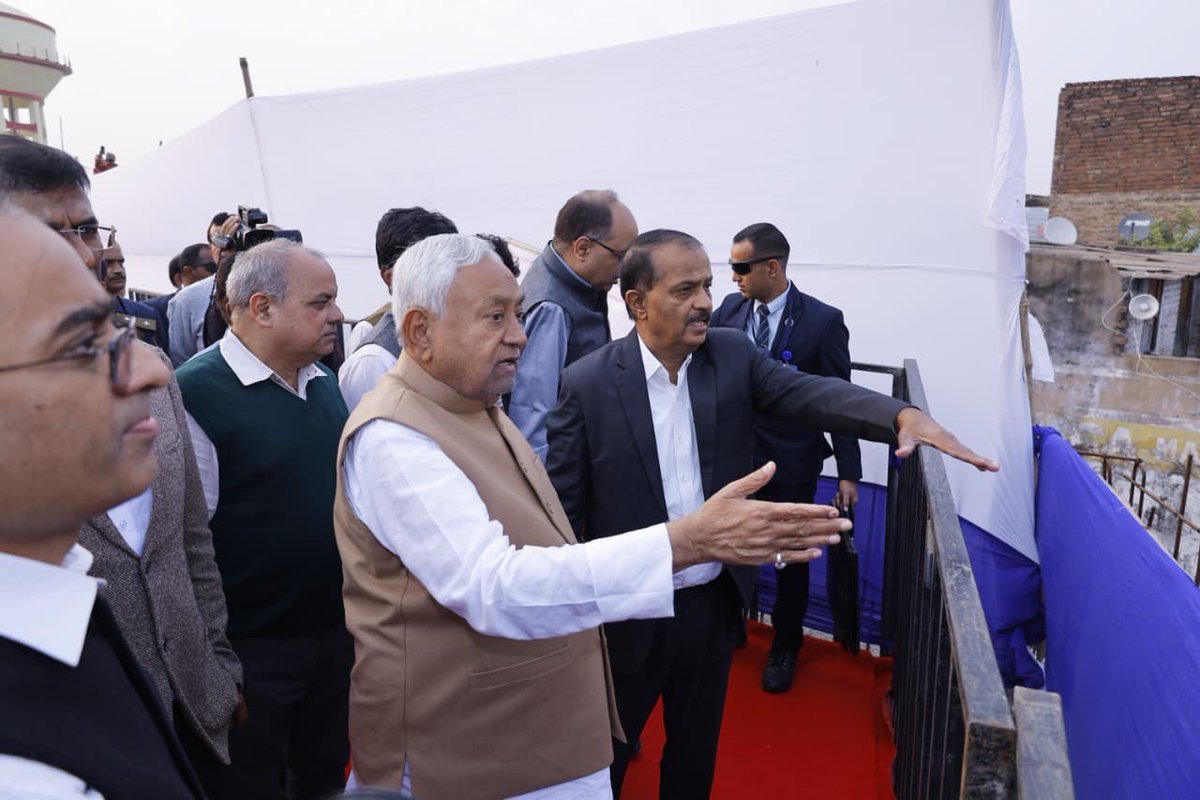 NitishKumar's tweet image. आज मीठापुर–महुली–पुनपुन पथ (फेज-2) के अंतर्गत सिपारा गुमटी पर बन रहे रेलवे ओवरब्रिज और सिपारा–मीठापुर एलिवेटेड पथ के निर्माण कार्यों का निरीक्षण किया तथा इन्हें गति और गुणवत्ता के साथ शीघ्र पूर्ण करने का निर्देश दिया।

इस निर्माण कार्य के पूरा होने पर पटना शहर में आवागमन सुगम…