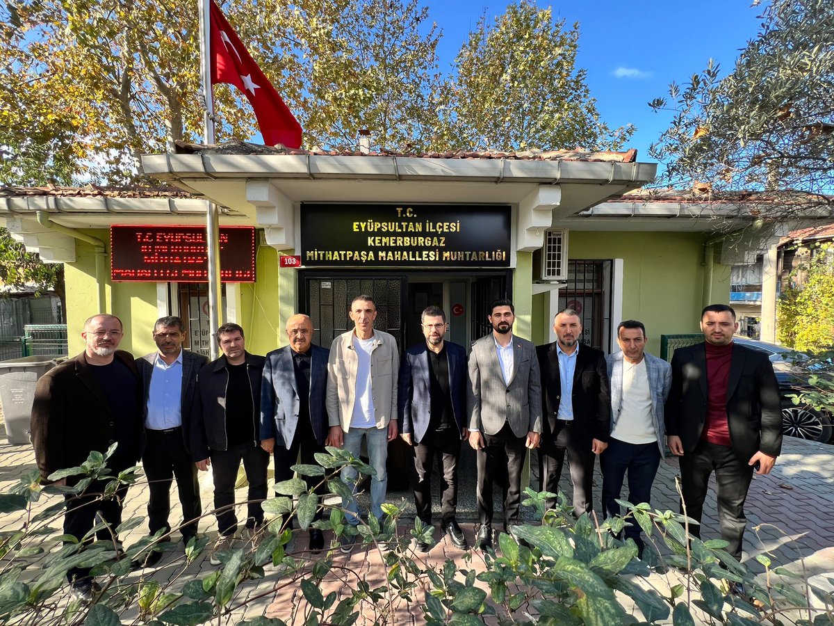 eyupilceakparti's tweet image. Başkanımız @Muhmmtvanlioglu ile birlikte, Mimarsinan Mahallesi Muhtarımız Turgut Koçum’u  ve Mithatpaşa Mahallesi Muhtarımız Gürkan Yılmaz’ı ziyaret ederek mahallemizin ihtiyaçları üzerine istişarelerde bulunduk. 

Cumhurbaşkanımız Sayın Recep Tayyip Erdoğan’ın fotoğrafını hediye…