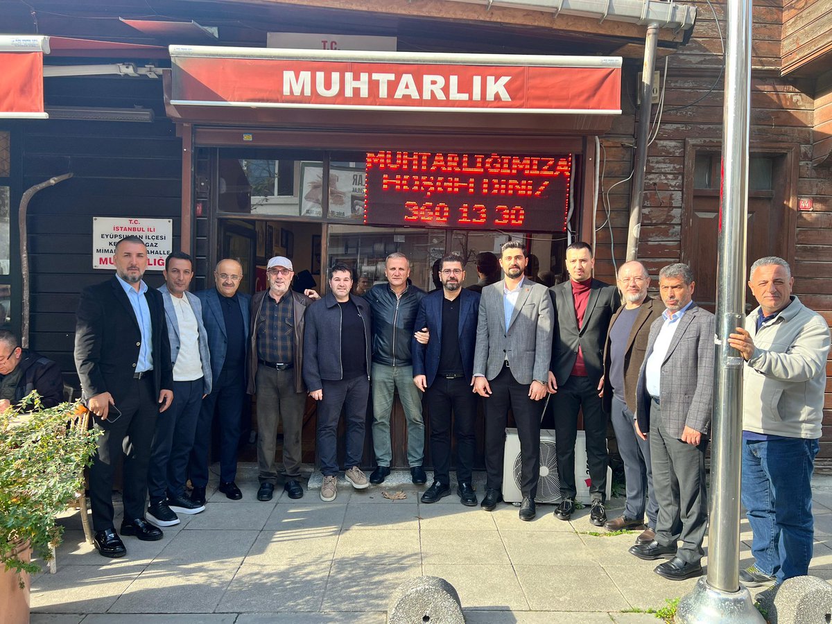 eyupilceakparti's tweet image. Başkanımız @Muhmmtvanlioglu ile birlikte, Mimarsinan Mahallesi Muhtarımız Turgut Koçum’u  ve Mithatpaşa Mahallesi Muhtarımız Gürkan Yılmaz’ı ziyaret ederek mahallemizin ihtiyaçları üzerine istişarelerde bulunduk. 

Cumhurbaşkanımız Sayın Recep Tayyip Erdoğan’ın fotoğrafını hediye…