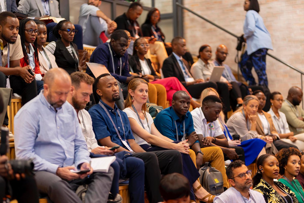 Maxwell_A_M's tweet image. Had a good time in Kigali with fellow @YALIRLCAlumniUg &amp;amp; Cohort mate, 58; @zealous_farmer. 
Away from my daily comms routine, I do agriculture &amp;amp; @zealous_farmer introduced me to his Sure Grow natural fertiliser. 
Will try it out soon in Mukono South. 😉
#Amplifier