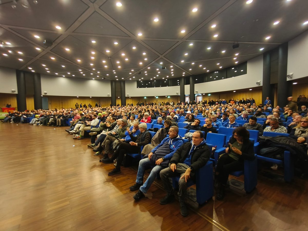 UilPiemonte's tweet image. RICOSTRUIAMO IL FUTURO ATTRAVERSO L'INDUSTRIA
Si è svolto oggi, all’Auditorium Santo Volto a Torino, l’attivo unitario dei delegati metalmeccanici della provincia di Torino sul rilancio del settore automotive, con la partecipazione del Segretario Generale UIL Piemonte G. Cortese.