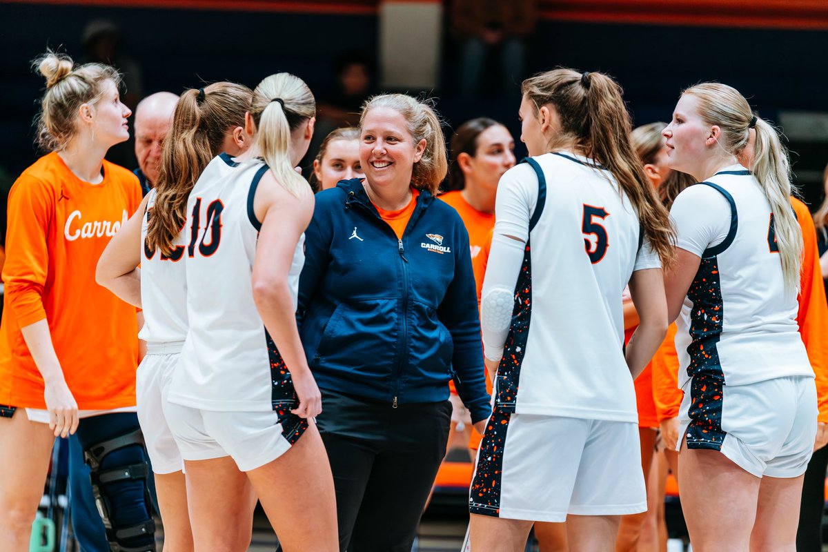 carrollu_wbb's tweet photo. Love, Family, Gratitude. Happy Thanksgiving from Carroll Women’s Basketball! 🩵 https://t.co/ZzKFW9mQ4s