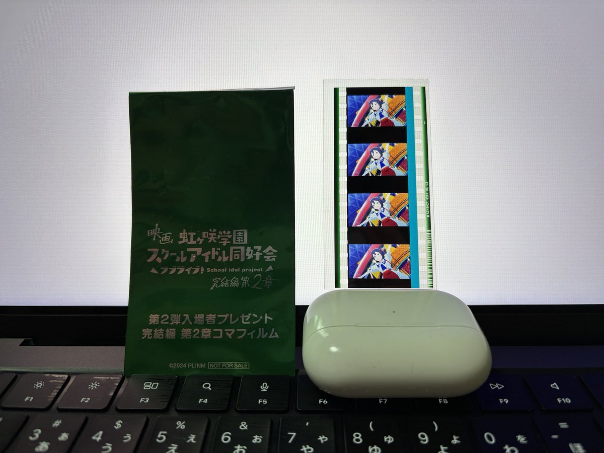 LLsideEnchan's tweet image. 16.2インチ(対角) 𝑳𝒊𝒒𝒖𝒊𝒅 𝑹𝒆𝒕𝒊𝒏𝒂 𝑿𝑫𝑹 𝑫𝒊𝒔𝒑𝒍𝒂𝒚 に搭載された1,000ニトの持続輝度を誇るバックライトにより照射されるあの子の姿

……液晶つぶつぶすぎて逆にディテールが潰れちまってんな……