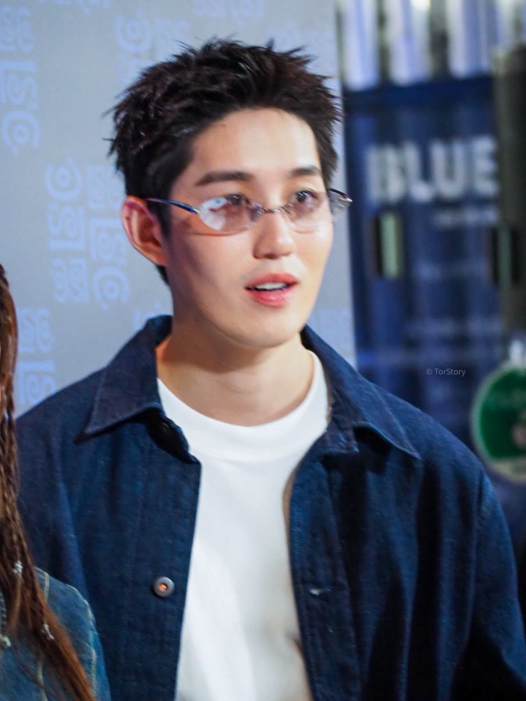 Tor_Story's tweet photo. ธนภพ กับ ยีนส์ คือของคู่กัน 👖
#LevisTH #LevisBlueTab
#Thanapob_lee https://t.co/VyI9hNZ3HC