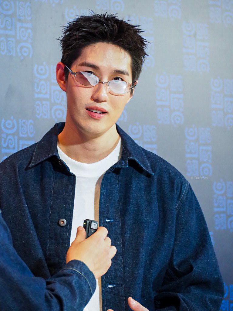 Tor_Story's tweet photo. ธนภพ กับ ยีนส์ คือของคู่กัน 👖
#LevisTH #LevisBlueTab
#Thanapob_lee https://t.co/VyI9hNZ3HC