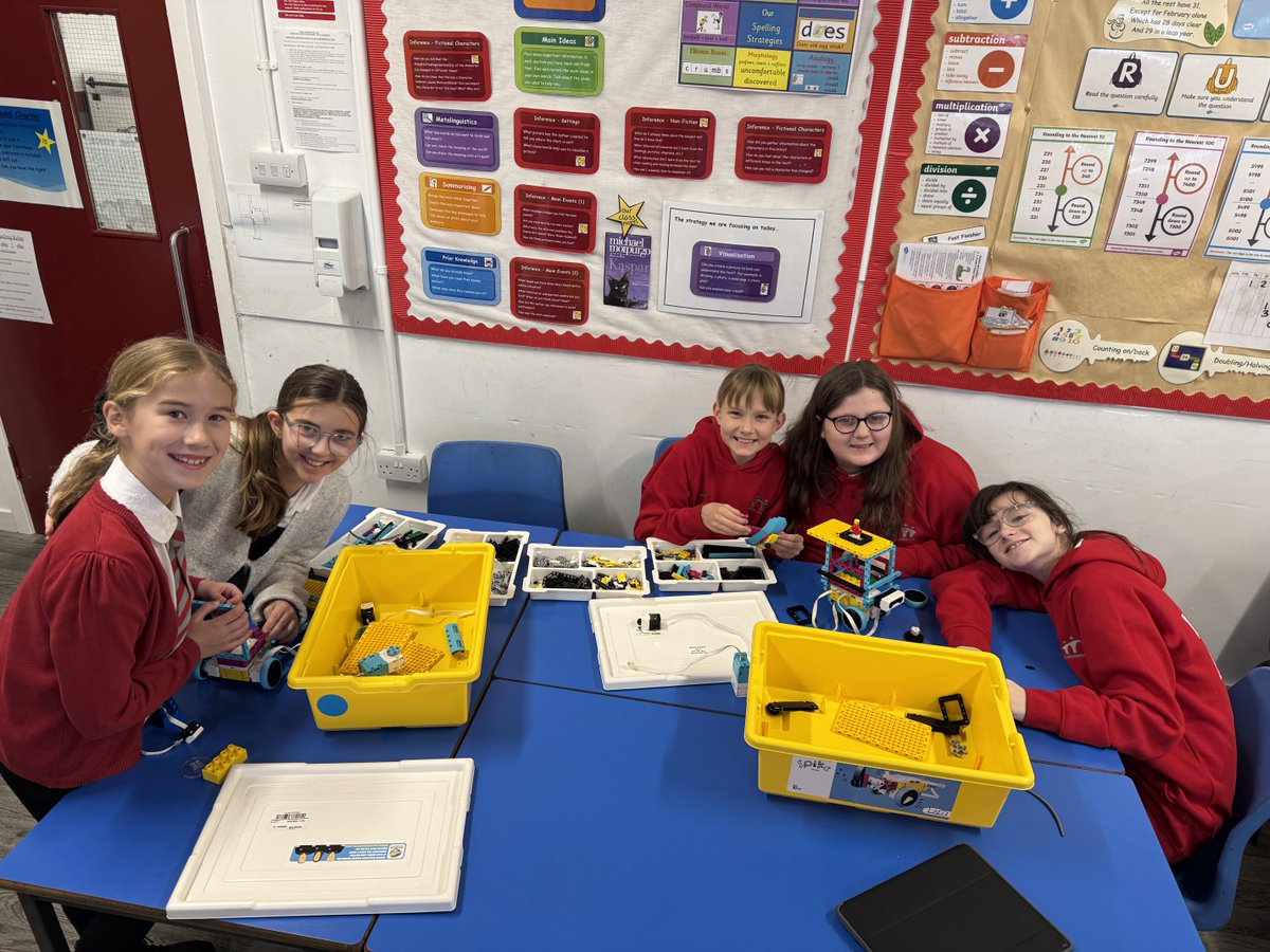 raisingrobots's tweet image. 🙌 Teams of #engineers from @eacDalrymplePS &amp;amp; @eacLittlemillPS @EastAyrshire 🏴󠁧󠁢󠁳󠁣󠁴󠁿 are designing, building &amp;amp; coding amazing robot rescue vehicles today! 🤖   

#STEM #LEGOconfidence
@rafyouthengage @LEGO_Education