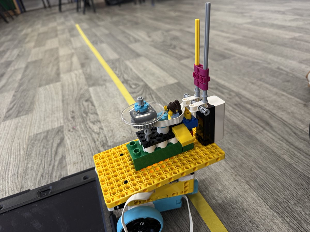 raisingrobots's tweet image. 🙌 Teams of #engineers from @eacDalrymplePS &amp;amp; @eacLittlemillPS @EastAyrshire 🏴󠁧󠁢󠁳󠁣󠁴󠁿 are designing, building &amp;amp; coding amazing robot rescue vehicles today! 🤖   

#STEM #LEGOconfidence
@rafyouthengage @LEGO_Education