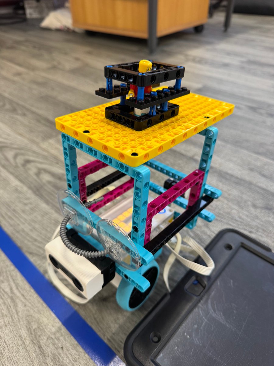 raisingrobots's tweet image. 🙌 Teams of #engineers from @eacDalrymplePS &amp;amp; @eacLittlemillPS @EastAyrshire 🏴󠁧󠁢󠁳󠁣󠁴󠁿 are designing, building &amp;amp; coding amazing robot rescue vehicles today! 🤖   

#STEM #LEGOconfidence
@rafyouthengage @LEGO_Education