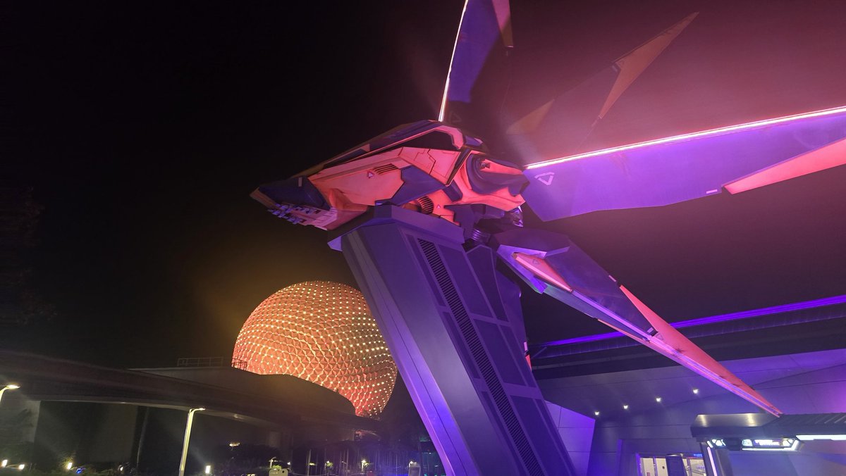 Turns out Hyperia isn't the only ride to have a "I'll be the last rider no matter what at any cost" person.

Guardians has one too.

The look of disappointment when her train pulled away and we were still stood at the airgates about to get the last train entirely for us. 😂