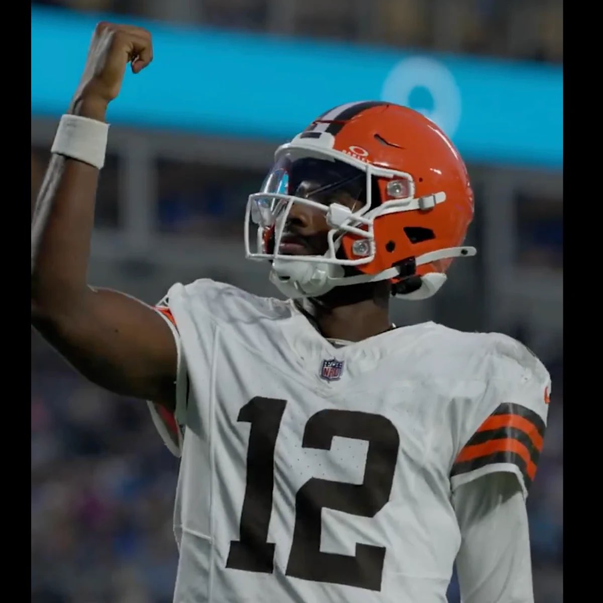 Ihartitz's tweet image. Me after throwing a wobbly 10 yard touchdown to my wide open hungover friend at the turkey bowl