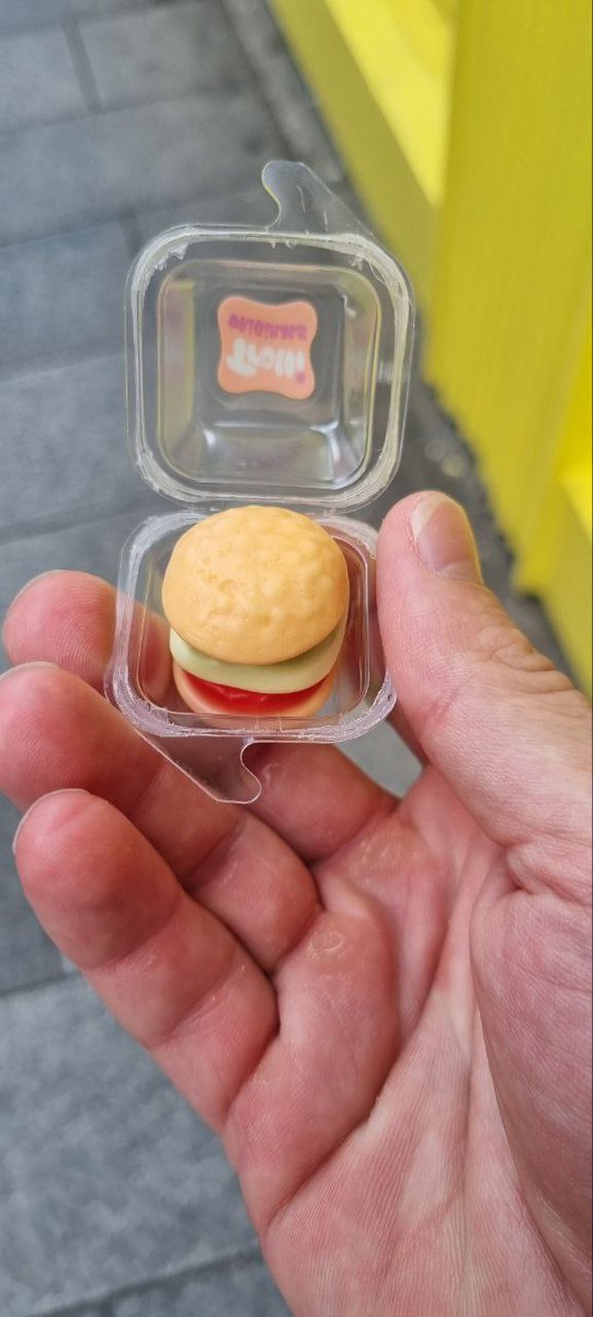 _bitscoop's tweet image. Get #burger with One $qubic , Not Bad ♥️

#qubic #FWYK #AI #AIGARTH