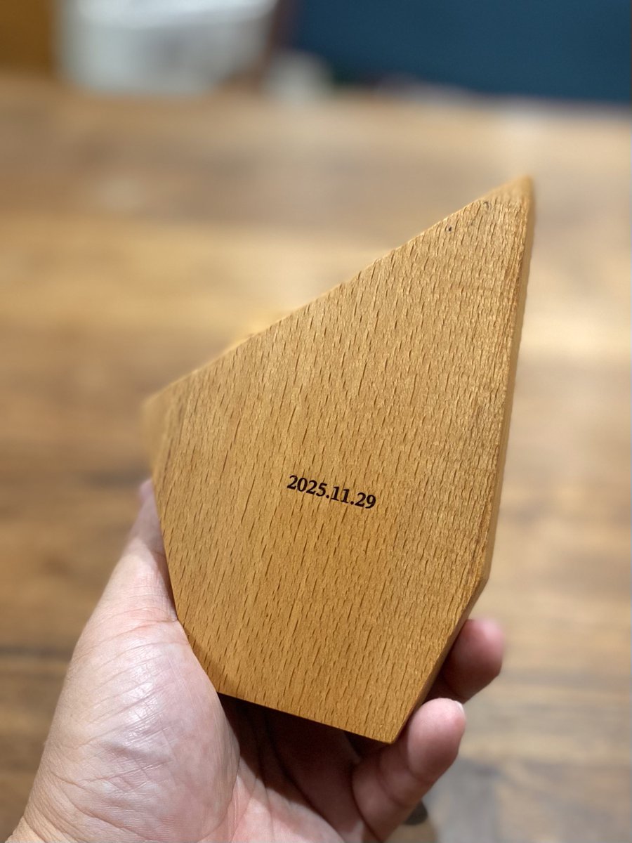わたくし、りん&amp;たろうはディレグム杯にティーチングおよび物販で参加予定でしたが急用で行けなくなってしまいました。しかし、ちゃんとした工程と良い木材を使用して優勝トロフィーを製作させて頂きましたので29日のチャンピオンさん、ぜひ受け取ってくだサイホーン。