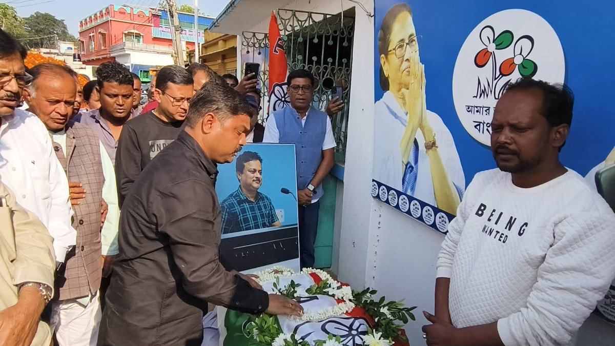 MoteburD's tweet image. #TMCS #20YrsTMCS

😢বিষ্ণুপুর সাংগঠনিক জেলার পাত্রসায়ের ব্লকের বালসী গ্রামের ভূমিপুত্র তথা জয়পুর ব্লকের চ্যাংডোবা উচ্চ বিদ্যালয়ের প্রধান শিক্ষক সকলের নয়নের মণি চিন্ময় কোণার মহোদয় গতকাল বিষ্ণুপুর MIT মোড়ে এক মর্মা
বিষ্ণুপুর#TMCS#বাঘিনীরবাহিনীbaghinirbahini
27.11.2025