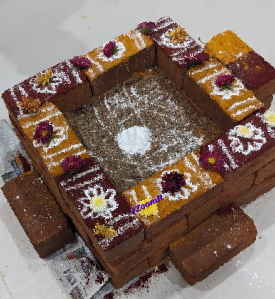 EmiOfHappyness's tweet image. #HarHarMahadev 🚩🔱 🕉️
Comeback ho gaya Gaaonwalon. 😇🤘
27-11-2025 
Grihapravesh Done.. Nothing like my #Bindekhalpur ❤️🏡🧿♥️

Hawan ijj left. Pandit ji ne metal hawan kund mein hawan karaane se mana kar diya hai. Flooring barbad karke hi maanenge.