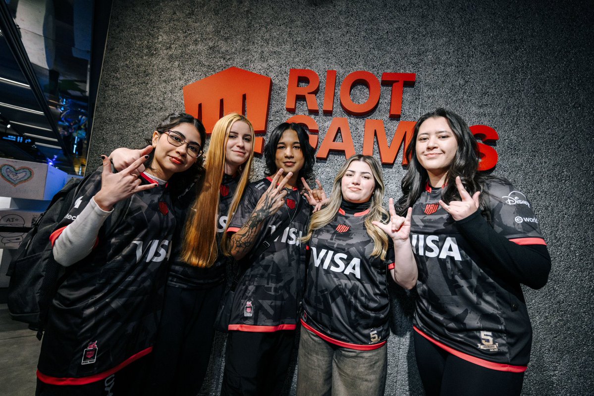 ¿Somos conscientes de lo GIGANTE que es este equipazo? Gracias por encender esta llama y por jugar con tanto amor y pasión, de verdad es increíble 🥹

KRU EN EL TOP 4 DEL GCC 🥳🥳