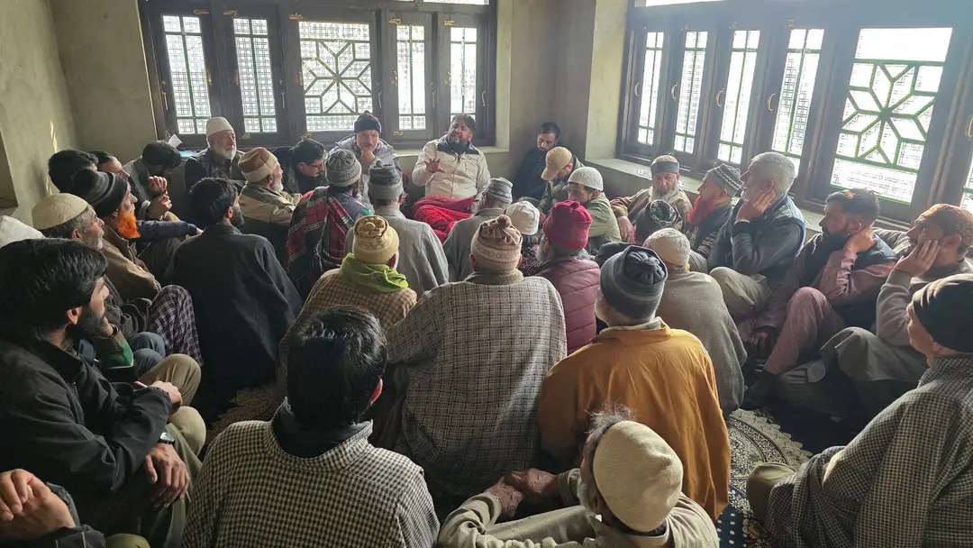 MLA Kupwara <a href="/MirMohdFayaz/">Mir Mohammad Fayaz</a> Sb today visited Sarkuli Kalaroos and held a meaningful interaction with <a href="/jkpdp/">J&K PDP</a> workers of Sarkuli, Parraypora and Nunwani. <a href="/MehboobaMufti/">Mehbooba Mufti</a>