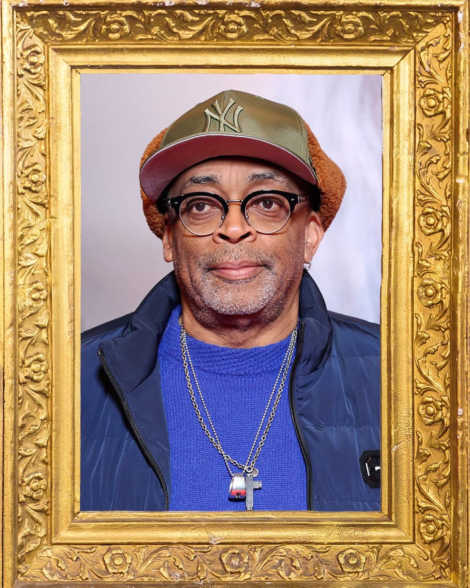 SplendiCornice's tweet image. Fa’ la cosa giusta: stasera metti su @RaiTre, a #SplendidaCornice c’è #SpikeLee! 

#GeppiCucciari #Geppi #Rai3

@GeppiC