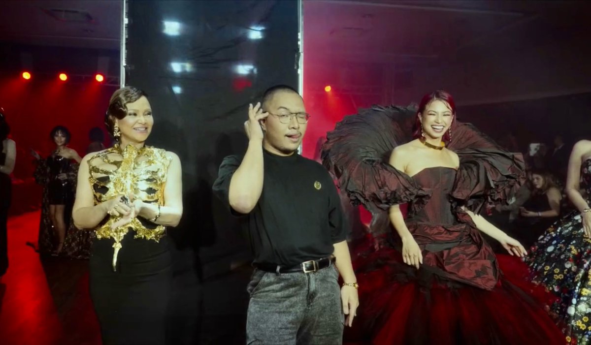 job_dacon's tweet image. Having both Sang’gre Pirena @glaizaredux AND Amor Powers @eulavaldesph walk for my runway show isn’t only a huge honor, but also a definitive moment in terms of our brand: foreboding, dangerous, but beautiful. 🌹🖤

Eternally grateful to EVERYONE that made LILITH a reality!