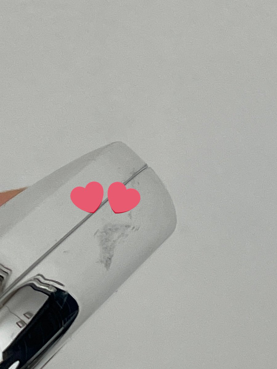 ice_uza's tweet image. 디어에이 컨실러 원래 옆면에 이런 스티커 자국이 묻어있나요…? 구매하셨던 분들 후기 좀… 찾아봐도 씰링스티커 있는 것 같진 않고…흠
(이거 씰링스티커 떼고 남은 자국 같은데 전 스티커는 없었음)