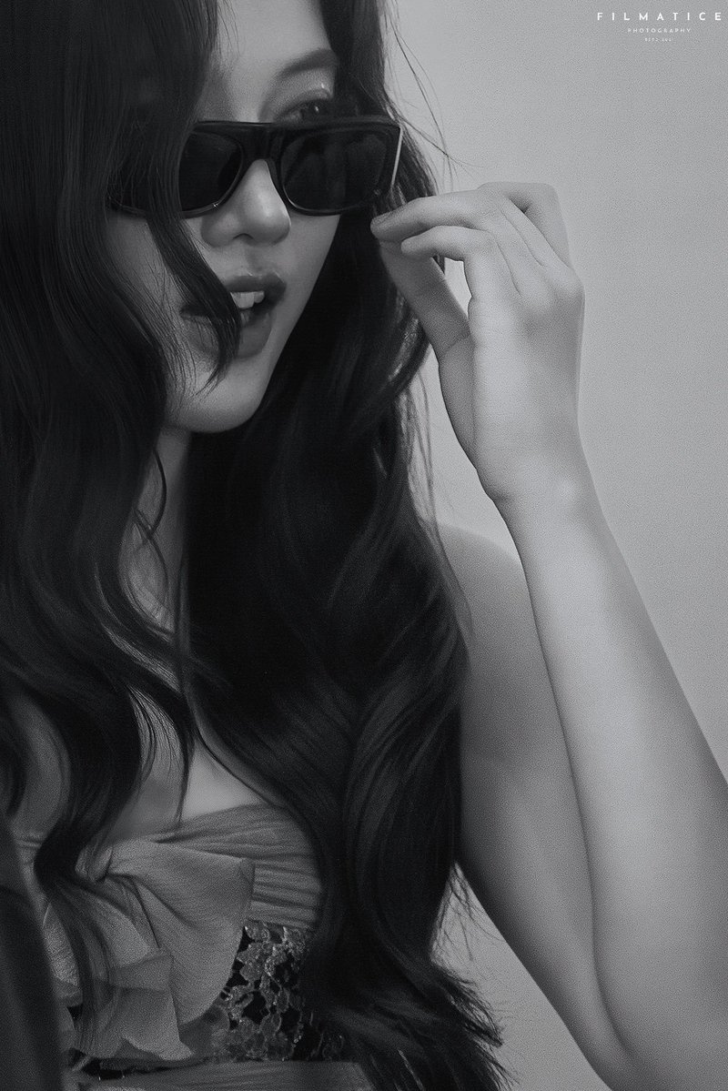 77_tinan's tweet image. พี่ฟรีนผมลอนและภาพขาวดำเป็นอะไรที่มีเสน่ห์สุด ๆ