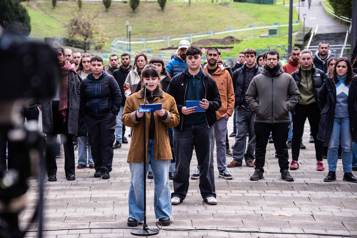 IkasleriaMartxa's tweet photo. Bilbon elkartu gara abenduaren 11n Hego Euskal Herriko hiributuetanegingo ditugun mobilizazioen arrazoiak eta aldarriak azaltzeko. 60 eragile eta norbanako baino gehiagoren babesa jaso dugu. 

Abenduaren 11n ikasleok kaleak hartzera goaz! https://t.co/mq81CApwht
