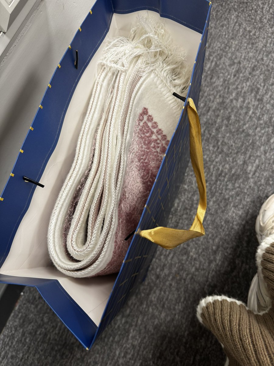 my coworker bought me the prettiest prayer mat cos she saw the process of my room makeover and wanted to get me it 🥹🥹🥹😭😭😭 may Allah bless her, she’s a revert with the sweetest heart, im gonna only use this prayer mat from now on