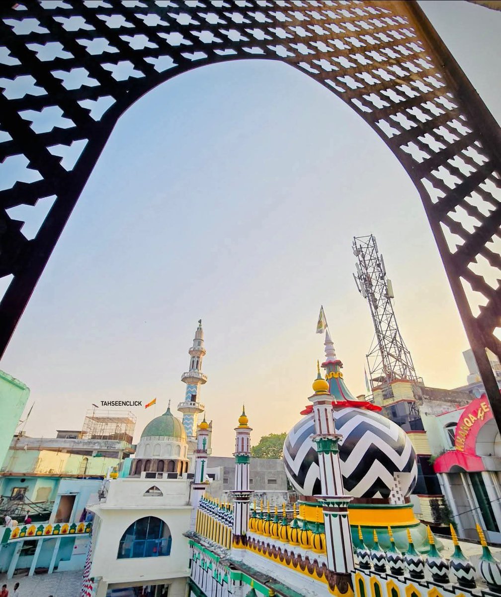 फैज़ ए रज़ा जारी रहेगा 

बद'मज़हबों पर भारी रहेगा 

इन शा अल्लाह ❣️