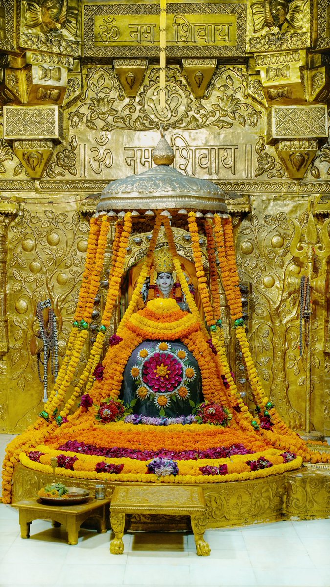 Somnath_Temple's tweet image. श्री सोमनाथ महादेव मंदिर,
प्रथम ज्योतिर्लिंग - गुजरात (सौराष्ट्र)
दिनांकः 27 नवम्बर  2025, मार्गशीर्ष शुक्ल सप्तमी - गुरूवार
सायं श्रृंगार
11256465

#somnath #mahadev #shivji
#bhakti #somnathlivedarshan #somnathtemple