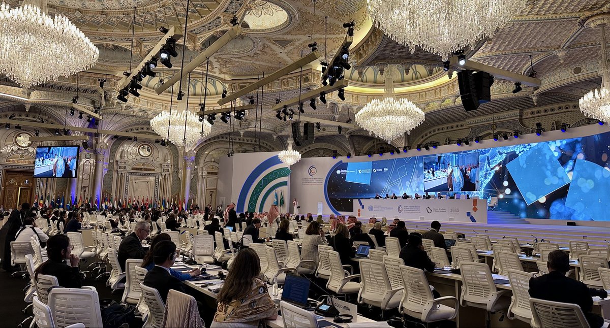 MFAofArmenia's tweet image. 21st session of @UNIDO General Conference adopted by consensus resolution on Circular Economy, jointly submitted by #Armenia, Mexico &amp;amp; the Philippines, aimed at advancing inclusive, sustainable &amp;amp; resource-efficient industrial development through enhanced cooperation &amp;amp; financing.