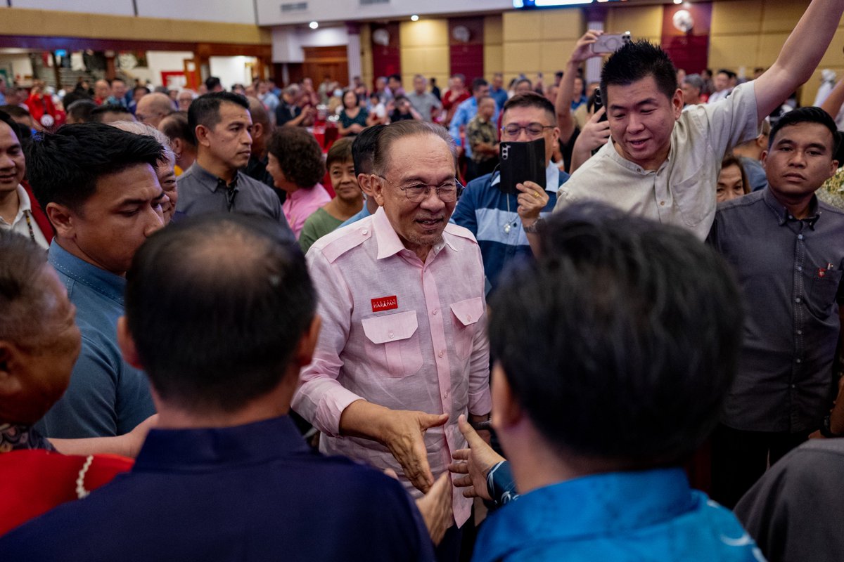 Buka bicara malam ini bersama Gabungan Persatuan Cina Sabah malam ini membuka ruang untuk saya jelaskan dengan tuntas komitmen Kerajaan MADANI kepada Sabah. Pelaksanaan SST dan e-invois sedang diperhalusi sebaiknya kerana saya sedar masih ada kebimbangan di kalangan para peniaga