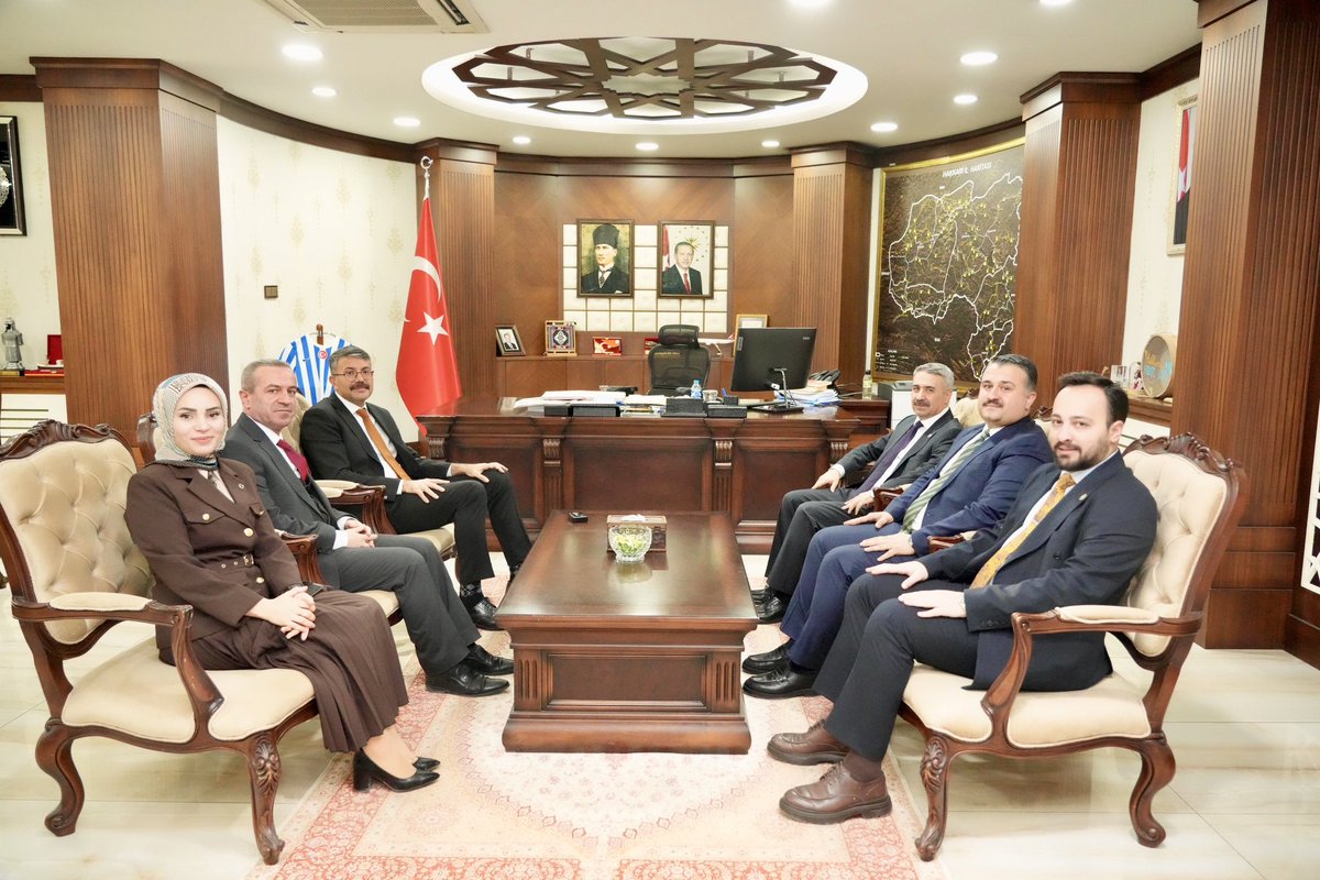 📍Hakkari Valiliği

#Hakkari’deyiz 

Hakkari’de devam eden çalışmalar ve şehrimizin güncel meselelerine ilişkin değerlendirmelerde bulunmak üzere;
Valimiz Sn. Ali Çelik’i, İl Koordinatörümüz Sn. Bahattin Yıldız , İl Başkanımız Sn. Zeydin Kaya ve teşkilatımız ile birlikte ziyaret