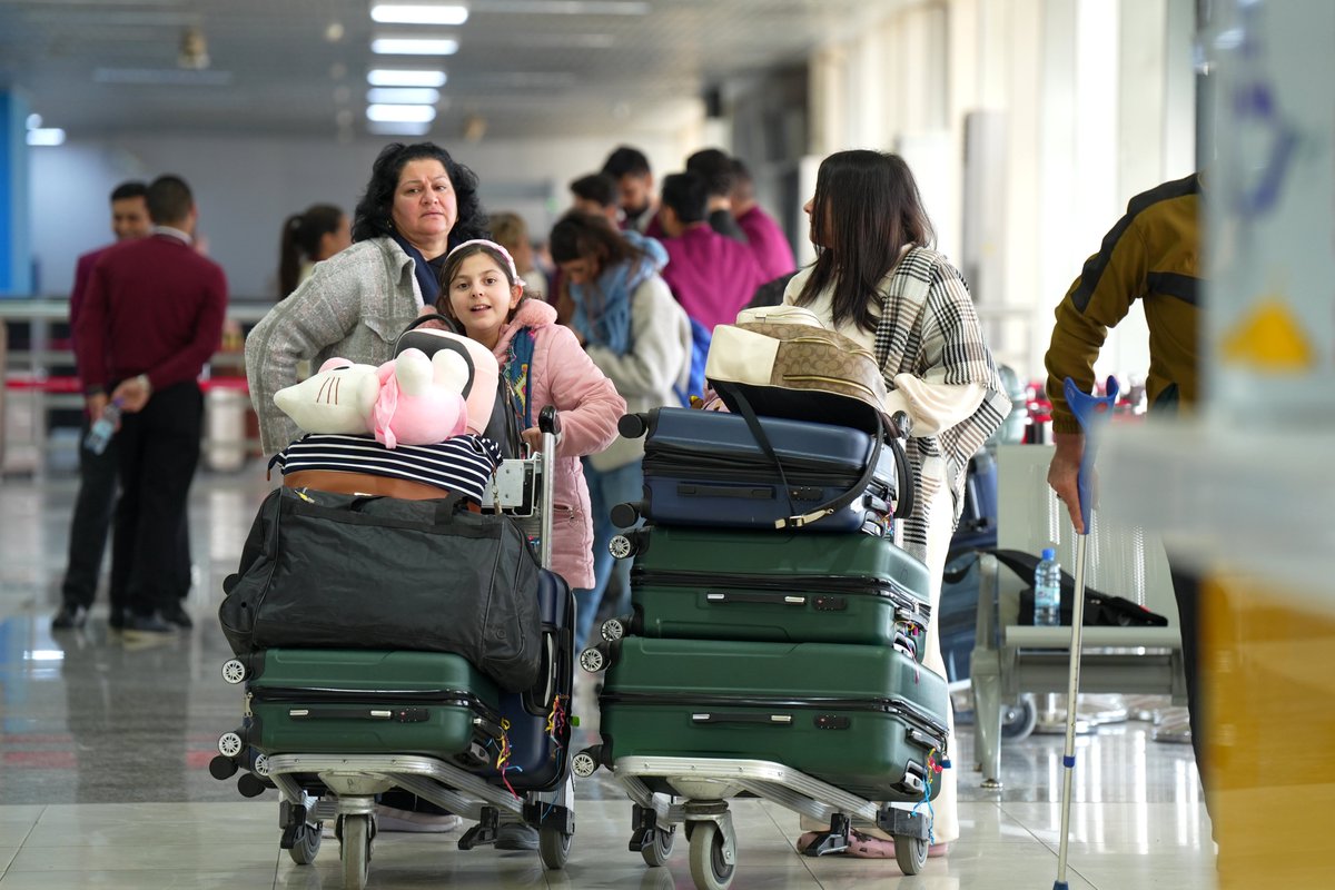 جانب من حركة المسافرين في مطار دمشق الدولي مع استمرار تقديم التسهيلات والخدمات لهم.

#الجمهورية_العربية_السورية
#الهيئة_العامة_للطيران_المدني_السوري
#مطار_دمشق_الدولي