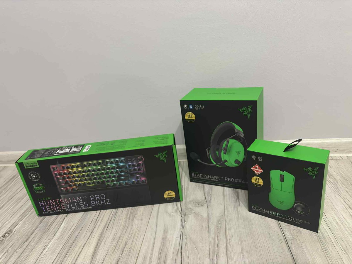 AyteelCS's tweet photo. I would like to thank @TeamRazer and @itsbellorie for the amazing gear you sent :) #ForThePro https://t.co/uPq6gL3ARe