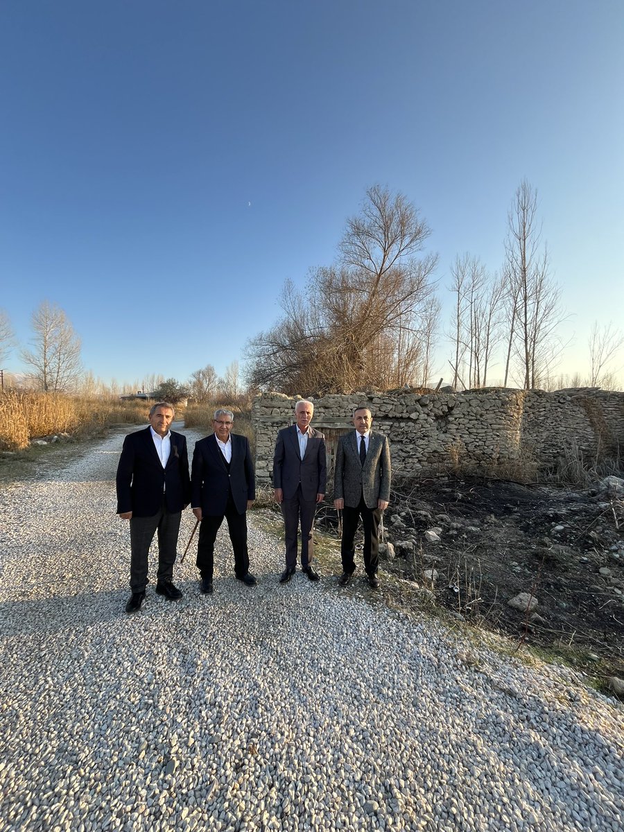 Ak Parti Van İl Başkanı Abdulahat Arvas, Kırk Değirmenler ve Şamran Kanalı’nı yerinde inceleyerek çok önemli açıklamalarda bulundu.

Sayın Arvas, 2800 yıllık Urartu mirası olan bu tarihi yapıların ayağa kalkması ve yeniden canlanması için Kültür ve Turizm Bakanlığı başta olmak