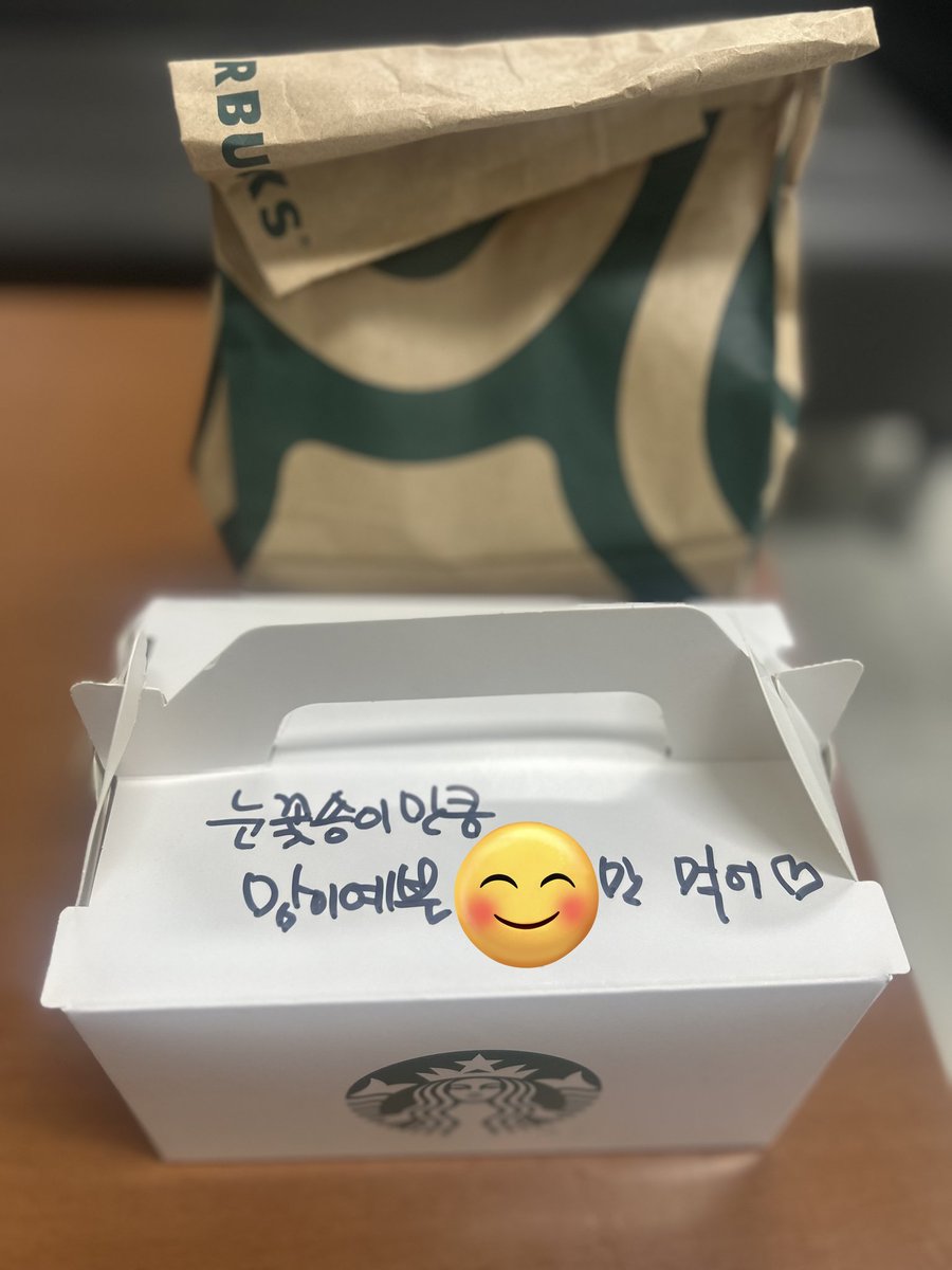 ojousan77's tweet photo. 생일이라고 또 이리 챙겨준 ㅇㅇ언니... 
감동이자나~~ https://t.co/tWJeTArvQh