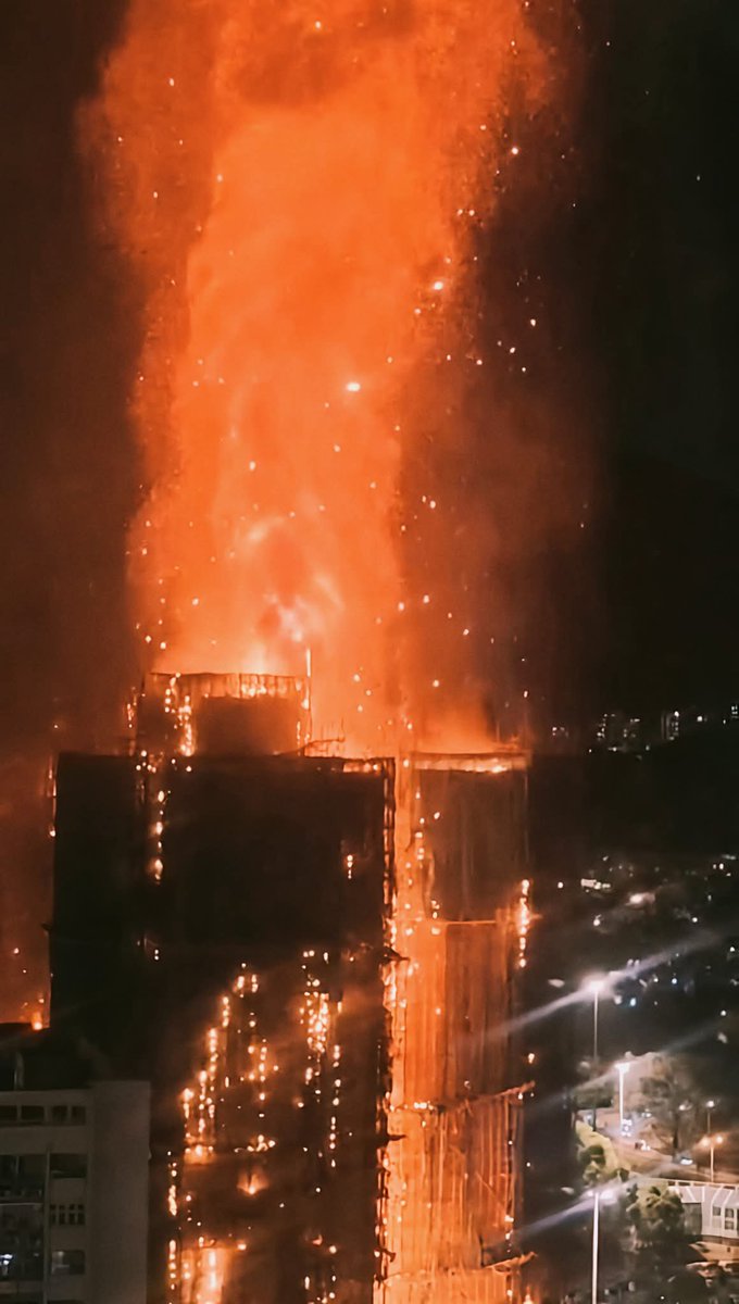 DhirajKumar___'s tweet image. At least 44 people have been confirmed dead and 279 others remain missing after a devastating blaze swept through a public housing estate in Hong Kong’s Tai Po neighbourhood on November 26, 2025.

#Fire #HongKong #TaiPo