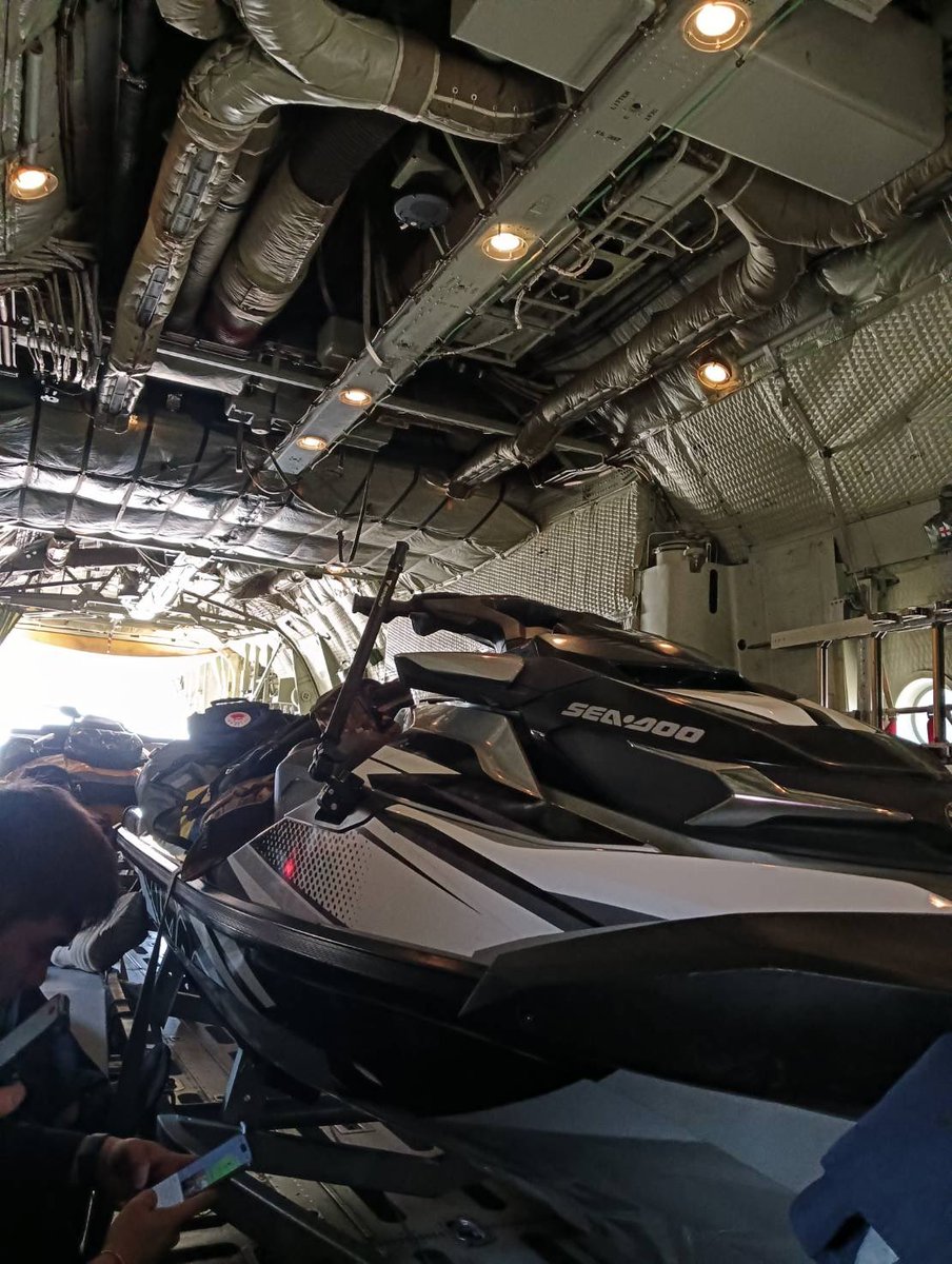 day_aoff's tweet image. น้องเราอยู่ รพ.ในกทม. ไลน์มาบอกว่า ต้องขึ้นฮ.กับเพื่อนๆพยาบาลไปเปลี่ยนเวร ที่ รพ.ที่หาดใหญ่ 7 วัน ให้พยาบาลที่โน้นได้พัก เพราะตั้งแต่น้ำท่วมยังไม่ได้ลงเวรเลย  ทำงานตลอด24 ชม. เป็นกำลังใจให้ทีมบุคลากรทางการแพทย์ทุกท่านนะ🤍
#น้ําท่วมหาดใหญ่