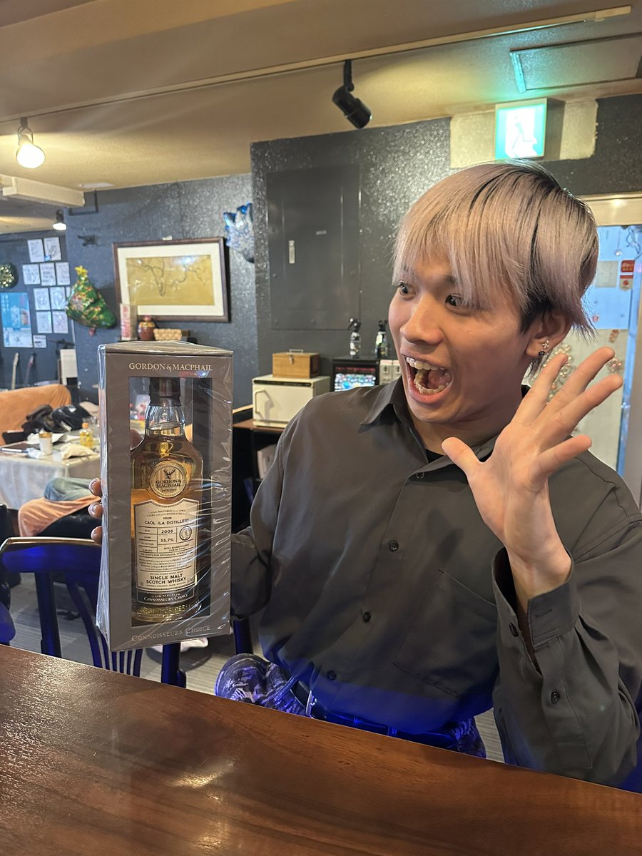 う…美味すぎて2本目突入…

信濃屋さん、良い仕事しますね…

#信濃屋
#池袋
#ビリヤード
#ダーツ
#ウイスキー