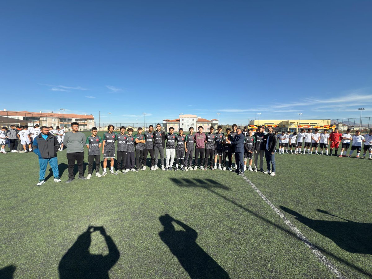 GSB_Konya's tweet photo. ⚽️Genç Erkekler Futbol Turnuvası, yoğun katılım ve büyük bir heyecanla tamamlandı. Derece elde eden sporcularımıza ödülleri takdim edildi.

📍Karapınar Gençlik ve Spor İlçe Müdürlüğü
@OA_BAK @gencliksporbak https://t.co/0HFam6isgr