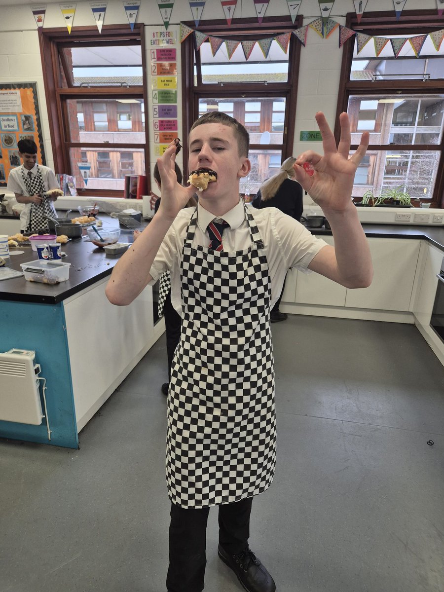 Yr 11 H &amp; C. Profiteroles.  😋 <a href="/SpringwestA/">Springwest Academy 💙</a> <a href="/ACOJeffries/">HOYJeffries</a>