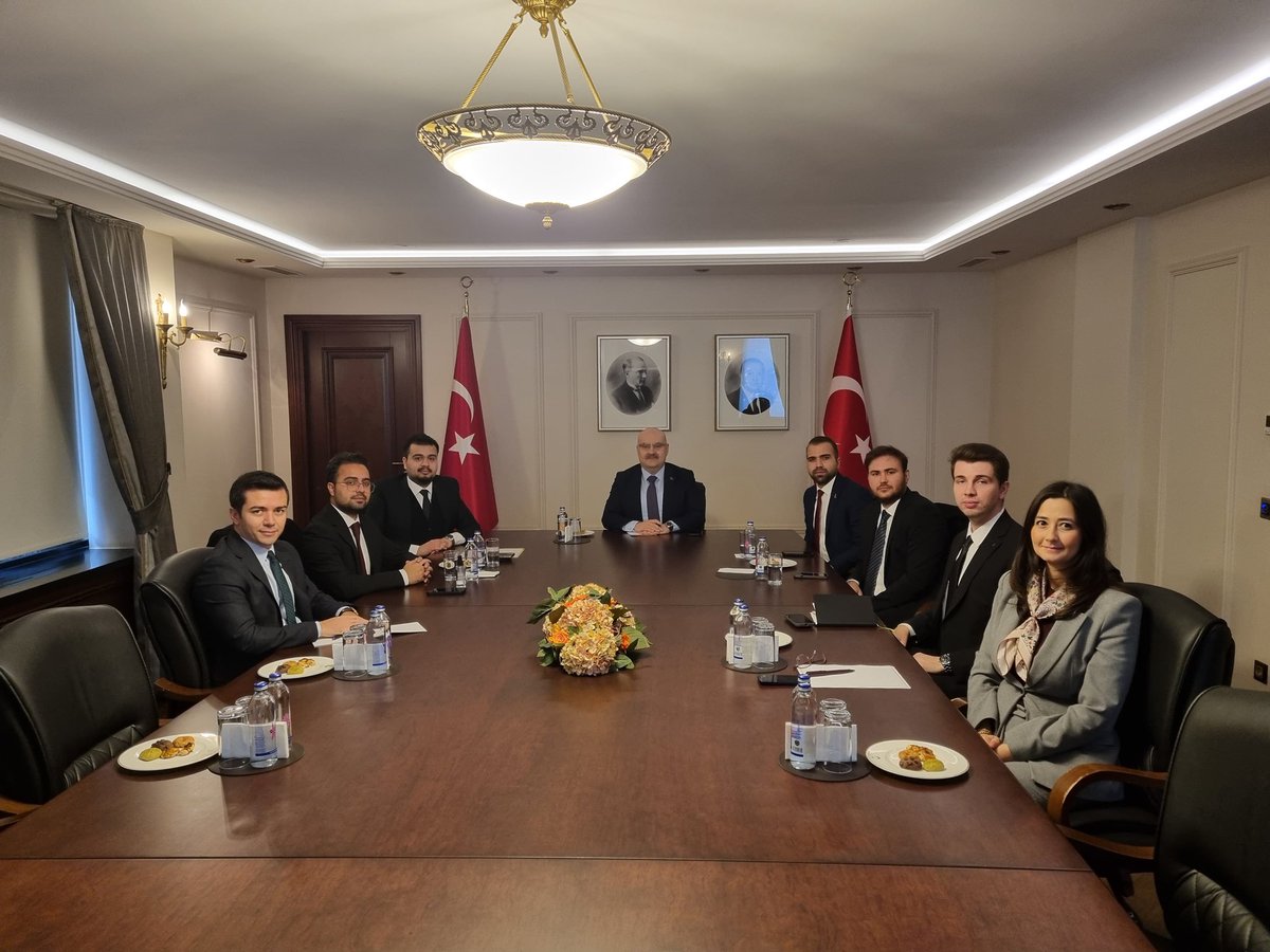 Cumhurbaşkanlığı Hukuk Politikaları Üyesi Uğur Kızılca ve Kurul üyesi raportörlerle görüşmelerimizi gerçekleştirdik. 

Tam destek! 

:)