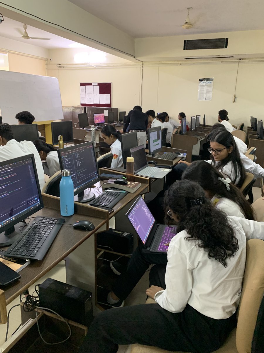 corechain_devs's tweet image. Core Connect Campus Edition Workshop @SAGE_INDORE 🔶

@Coredao_Org hosted a highly interactive workshop at SAGE University where students explored Web3 basics and learned how to build dApps on Core — unlocking new revenue opportunities for Bitcoin✨