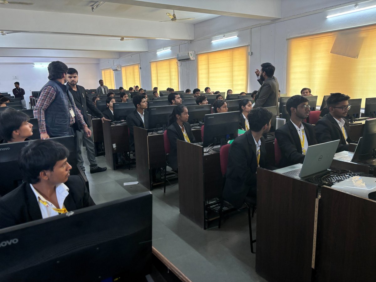 corechain_devs's tweet image. Core Connect Campus Edition Workshop @SAGE_INDORE 🔶

@Coredao_Org hosted a highly interactive workshop at SAGE University where students explored Web3 basics and learned how to build dApps on Core — unlocking new revenue opportunities for Bitcoin✨