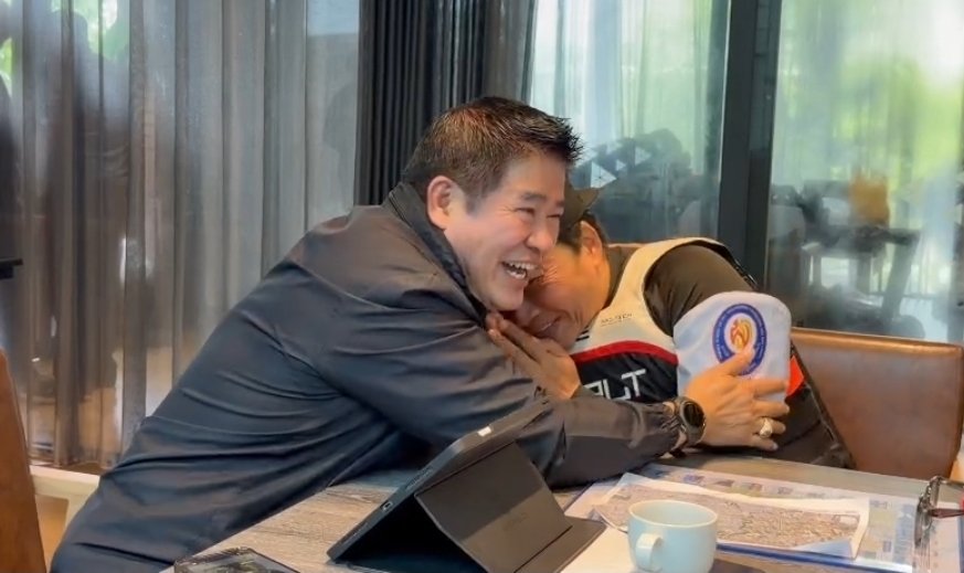 Pat_ThaiPBS's tweet image. &quot;เปิ้ล&quot;นาคร VS  &quot;ธรรมนัส&quot;   😆😆

#ช่วยชีวิตผู้ประสบภัย #น้ำท่วมหาดใหญ่ #น้ำท่วมสงขลา #น้ำท่วมวันนี้ #น้ำท่วมใต้ #น้ำท่วม68 #น้ำท่วม2568