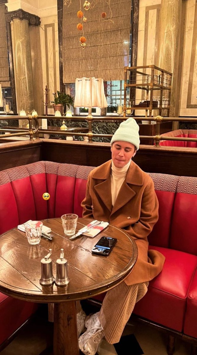 journavhl's tweet image. just a reminder that this picture of justin bieber exists